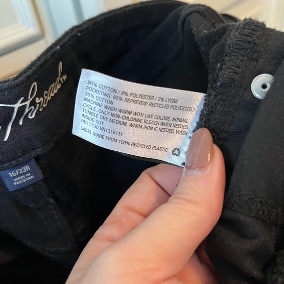 Universal Thread black jean shorts, size 16 - Picture 5 of 6